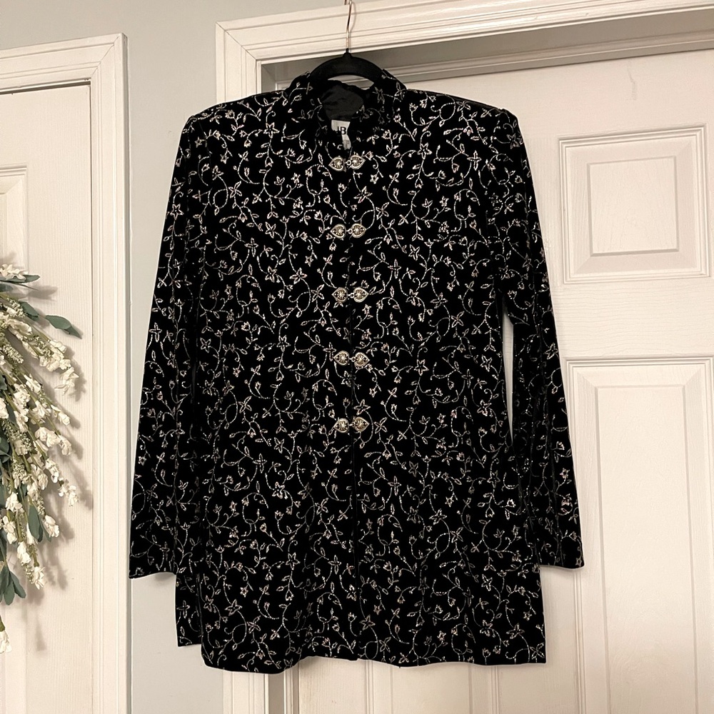 Women’s back velvet type jacket/top with gold design throughout. Lined.